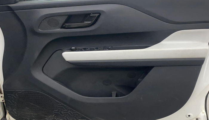 2023 Tata PUNCH ACCOMPLISHED DAZZLE SUNROOF CNG MT, CNG, Manual, 32,902 km, Driver Side Door Panels Control