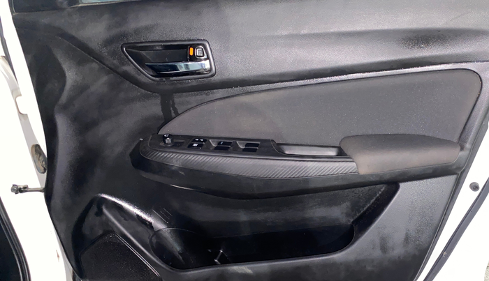 2021 Maruti Swift VXI, CNG, Manual, 32,199 km, Driver Side Door Panels Control