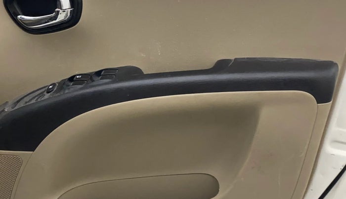 2013 Hyundai i10 SPORTZ 1.1, Petrol, Manual, 91,578 km, Driver Side Door Panels Control