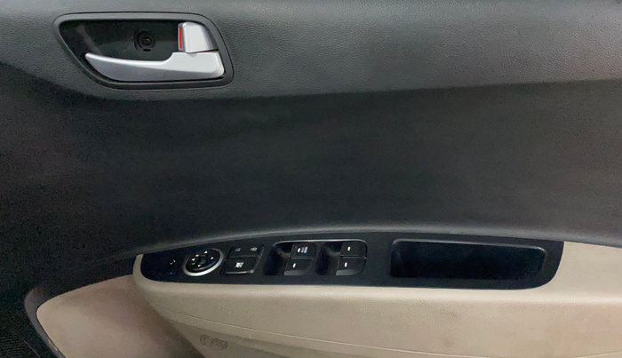 2016 Hyundai Grand i10 SPORTZ 1.2 KAPPA VTVT, Petrol, Manual, 36,185 km, Driver Side Door Panels Control