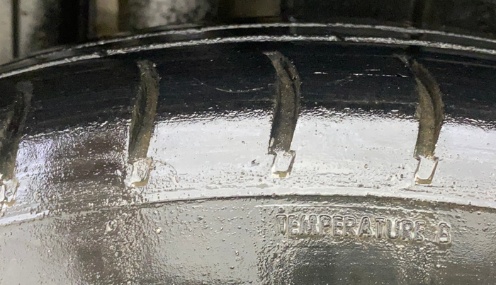 2013 Maruti Swift VXI, Petrol, Manual, 63,984 km, Right Front Tyre Tread