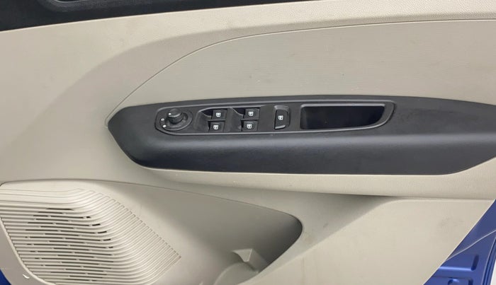 2021 Renault TRIBER RXT, Petrol, Manual, 37,674 km, Driver Side Door Panels Control