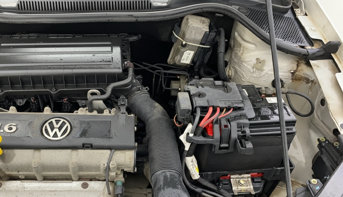 2016 Volkswagen Vento HIGHLINE 1.6 MPI, Petrol, Manual, 72,000 km, Engine View - Left