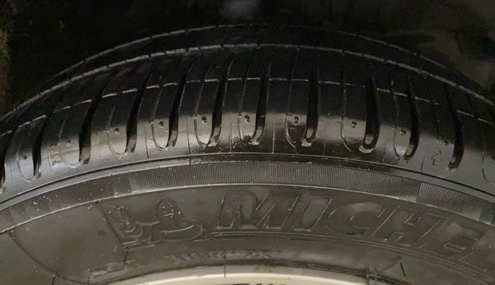 2015 Honda City 1.5L I-VTEC VX CVT, Petrol, Automatic, 1,37,136 km, Right Front Tyre Tread