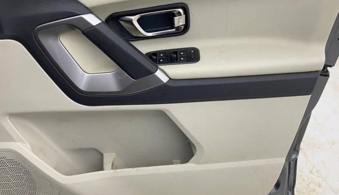 2022 Tata Safari XZ, Diesel, Manual, 64,046 km, Driver Side Door Panels Control