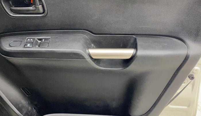 2018 Maruti IGNIS SIGMA 1.2, Petrol, Manual, 69,993 km, Driver Side Door Panels Control