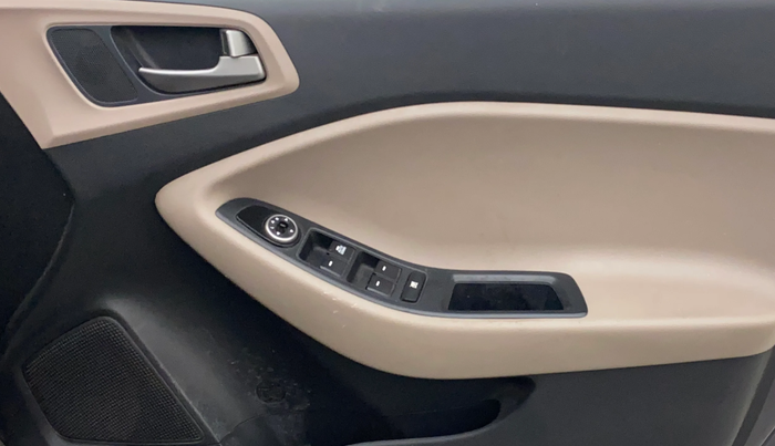 2016 Hyundai Elite i20 MAGNA 1.2, Petrol, Manual, 77,038 km, Driver Side Door Panels Control