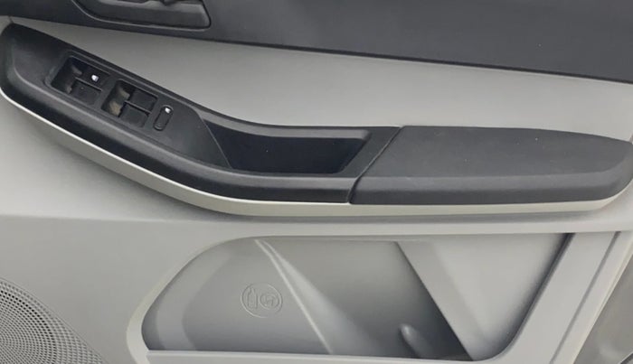 2021 Tata Tiago XT (O) PETROL, CNG, Manual, 49,612 km, Driver Side Door Panels Control