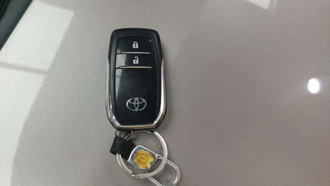 2021 Toyota Innova Crysta 2.4 ZX AT 7 STR, Diesel, Automatic, 55,802 km, Key Close Up