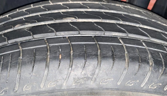 2022 Maruti BREZZA ZXI + SMART HYBRID DUAL TONE, Petrol, Manual, 17,375 km, Left Rear Tyre Tread