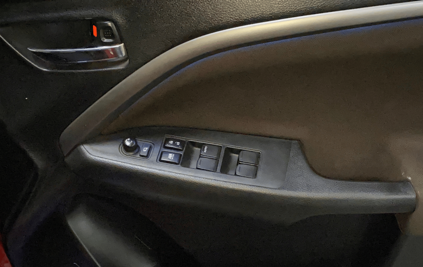 2022 Maruti BREZZA ZXI + SMART HYBRID DUAL TONE, Petrol, Manual, 17,375 km, Driver Side Door Panels Control