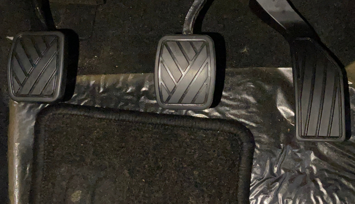 2022 Maruti BREZZA ZXI + SMART HYBRID DUAL TONE, Petrol, Manual, 17,375 km, Pedals