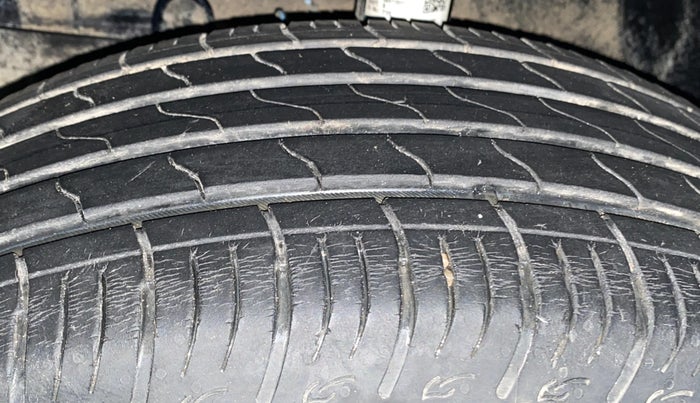 2022 Maruti BREZZA ZXI + SMART HYBRID DUAL TONE, Petrol, Manual, 17,375 km, Left Front Tyre Tread