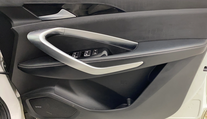 2022 MG HECTOR SHARP 1.5 CVT PETROL DUAL TONE, Petrol, Automatic, 47,803 km, Driver Side Door Panels Control