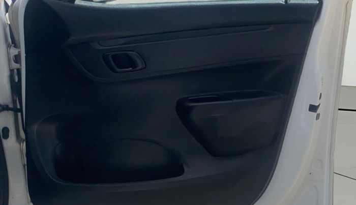 2017 Renault Kwid RXT 1.0 (O), CNG, Manual, 91,067 km, Driver Side Door Panels Control