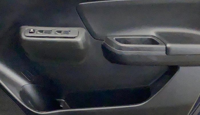 2018 Maruti Swift LXI, Petrol, Manual, 35,548 km, Driver Side Door Panels Control