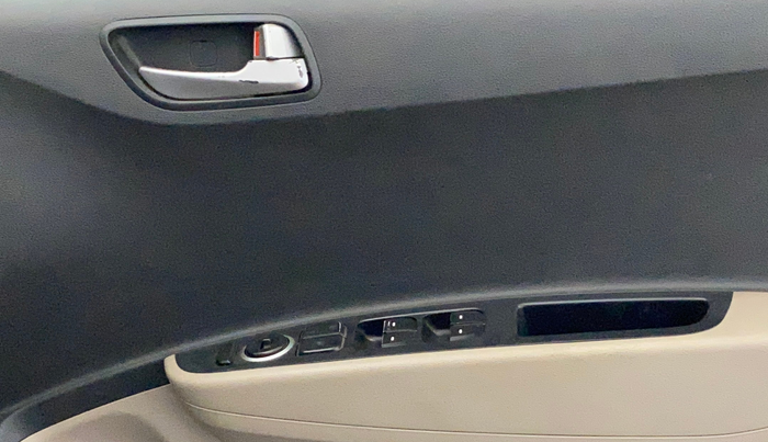 2015 Hyundai Grand i10 SPORTZ 1.2 KAPPA VTVT, Petrol, Manual, 70,966 km, Driver Side Door Panels Control