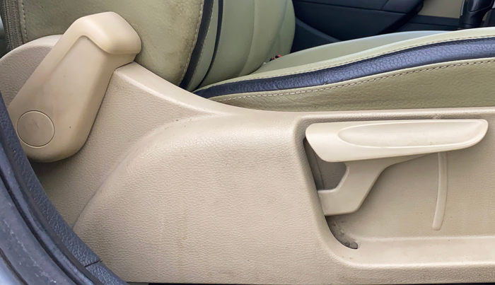 2017 Volkswagen Ameo COMFORTLINE 1.5 AT, Diesel, Automatic, 1,48,441 km, Driver Side Adjustment Panel