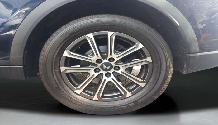 2022 Mahindra XUV700 AX 7 LUXURY P AT 7 STR, Petrol, Automatic, 32,829 km, Left Rear Wheel