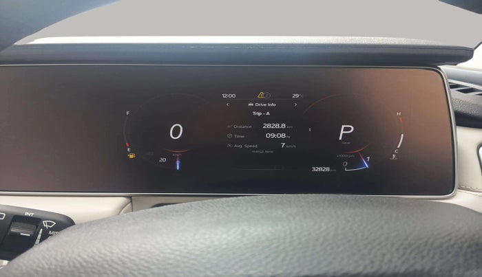 2022 Mahindra XUV700 AX 7 LUXURY P AT 7 STR, Petrol, Automatic, 32,829 km, Odometer Image