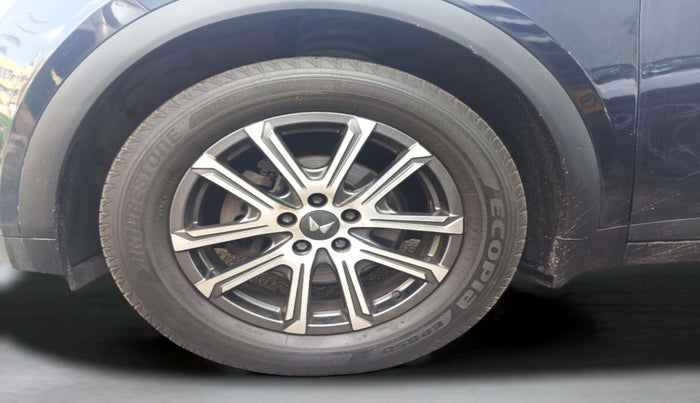 2022 Mahindra XUV700 AX 7 LUXURY P AT 7 STR, Petrol, Automatic, 32,829 km, Left Front Wheel