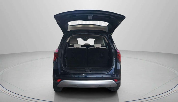 2022 Mahindra XUV700 AX 7 LUXURY P AT 7 STR, Petrol, Automatic, 32,829 km, Boot Door Open