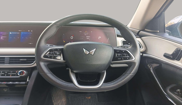 2022 Mahindra XUV700 AX 7 LUXURY P AT 7 STR, Petrol, Automatic, 32,829 km, Steering Wheel Close Up