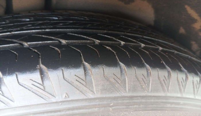 2022 Mahindra XUV700 AX 7 LUXURY P AT 7 STR, Petrol, Automatic, 32,829 km, Left Rear Tyre Tread