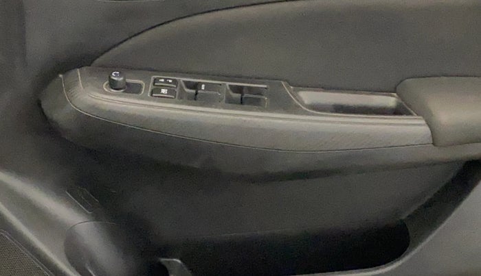 2019 Maruti Swift VXI AMT, Petrol, Automatic, 33,594 km, Driver Side Door Panels Control
