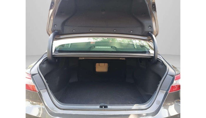 2020 Toyota Camry HYBRID, Hybrid, Automatic, 50,994 km, Boot Inside