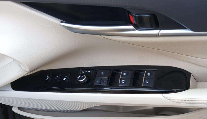 2020 Toyota Camry HYBRID, Hybrid, Automatic, 50,994 km, Driver Side Door Panels Control