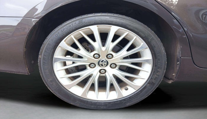 2020 Toyota Camry HYBRID, Hybrid, Automatic, 50,994 km, Right Rear Wheel