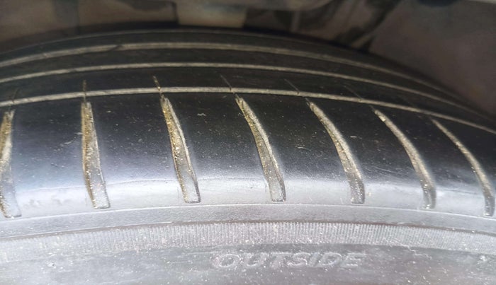 2020 Toyota Camry HYBRID, Hybrid, Automatic, 50,994 km, Right Rear Tyre Tread