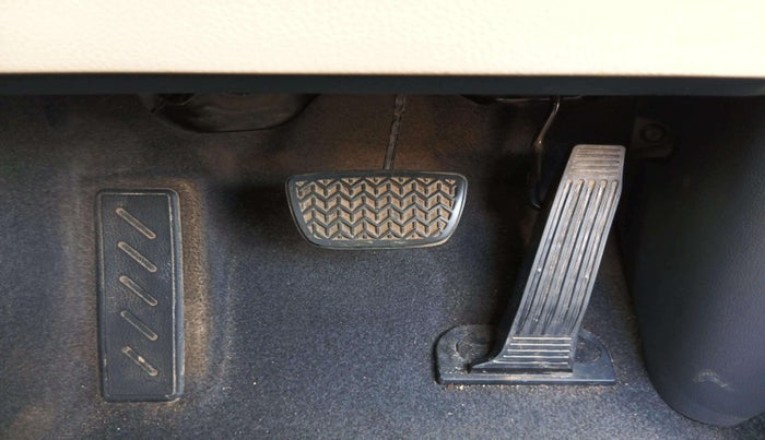 2020 Toyota Camry HYBRID, Hybrid, Automatic, 50,994 km, Pedals