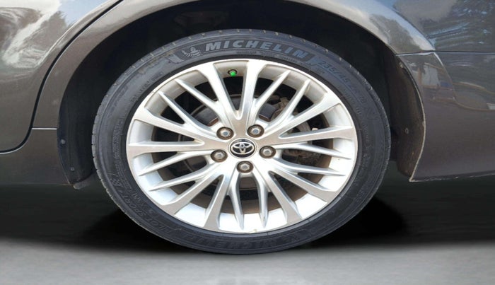 2020 Toyota Camry HYBRID, Hybrid, Automatic, 50,994 km, Left Rear Wheel