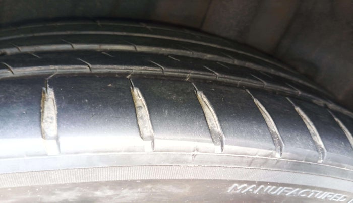 2020 Toyota Camry HYBRID, Hybrid, Automatic, 50,994 km, Left Rear Tyre Tread