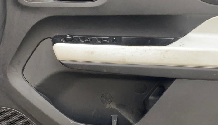 2022 Tata PUNCH ACCOMPLISHED MT, Petrol, Manual, 39,968 km, Driver Side Door Panels Control