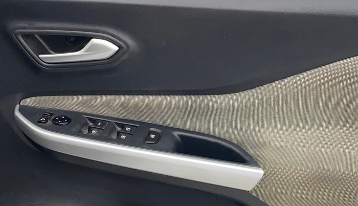 2021 Nissan MAGNITE XV MT, Petrol, Manual, 25,153 km, Driver Side Door Panels Control