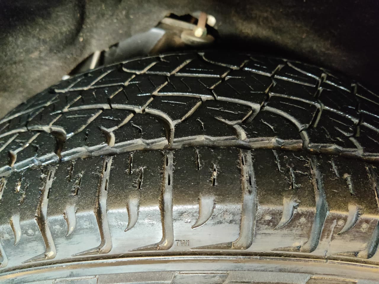 2020 Mahindra ALTURAS G4 4WD AT, Diesel, Automatic, 93,981 km, Right Rear Tyre Tread