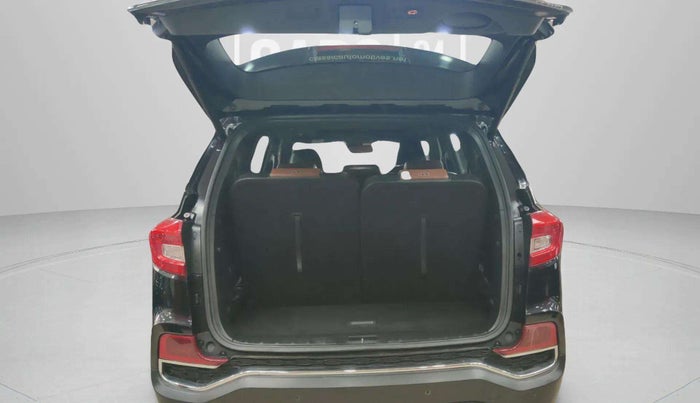 2020 Mahindra ALTURAS G4 4WD AT, Diesel, Automatic, 93,981 km, Boot Door Open