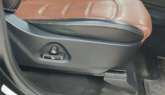 2020 Mahindra ALTURAS G4 4WD AT, Diesel, Automatic, 93,981 km, Driver Side Adjustment Panel