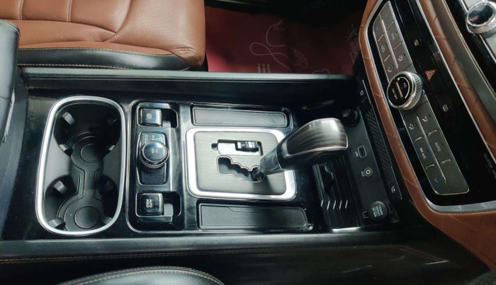 2020 Mahindra ALTURAS G4 4WD AT, Diesel, Automatic, 93,981 km, Gear Lever