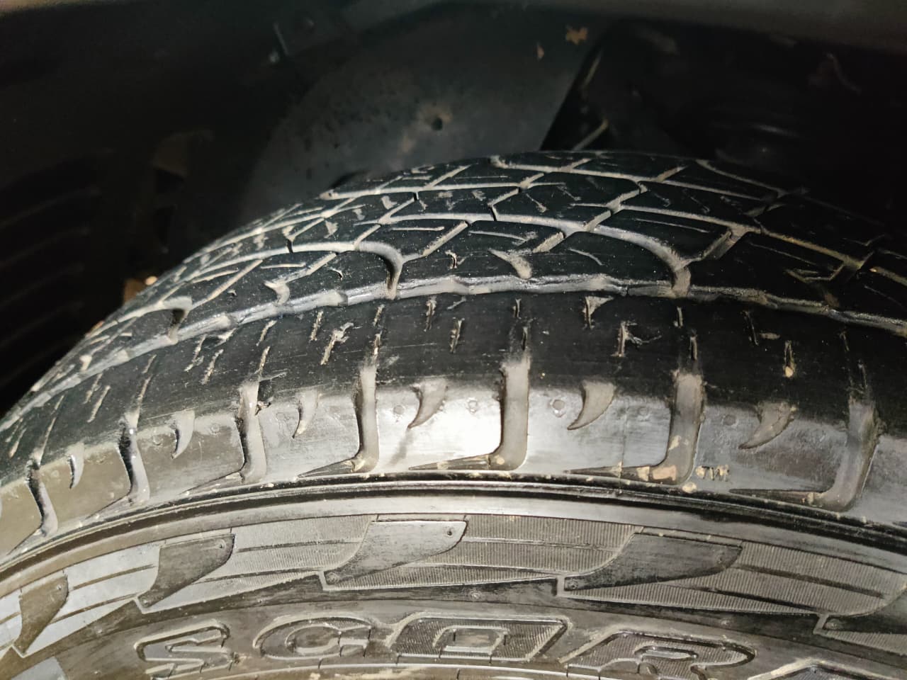 2020 Mahindra ALTURAS G4 4WD AT, Diesel, Automatic, 93,981 km, Right Front Tyre Tread