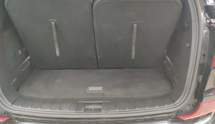 2020 Mahindra ALTURAS G4 4WD AT, Diesel, Automatic, 93,981 km, Boot Inside