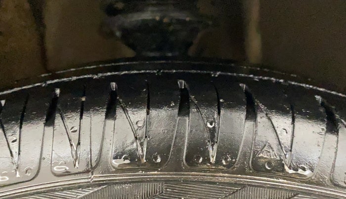 2018 Maruti IGNIS ZETA 1.2 AMT, Petrol, Automatic, 74,311 km, Right Front Tyre Tread