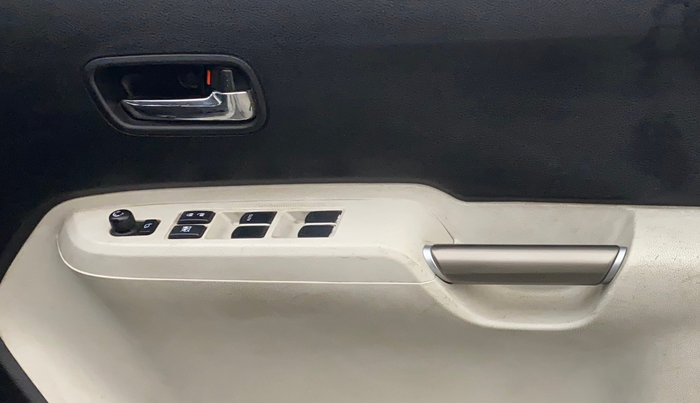 2018 Maruti IGNIS ZETA 1.2 AMT, Petrol, Automatic, 74,311 km, Driver Side Door Panels Control