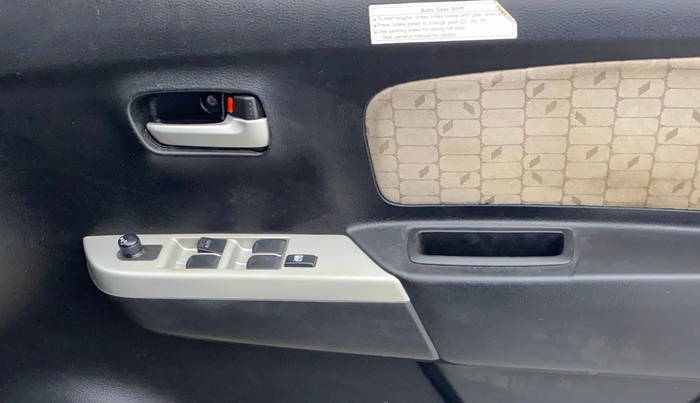 2016 Maruti Wagon R 1.0 VXI AMT, Petrol, Automatic, 76,914 km, Driver Side Door Panels Control