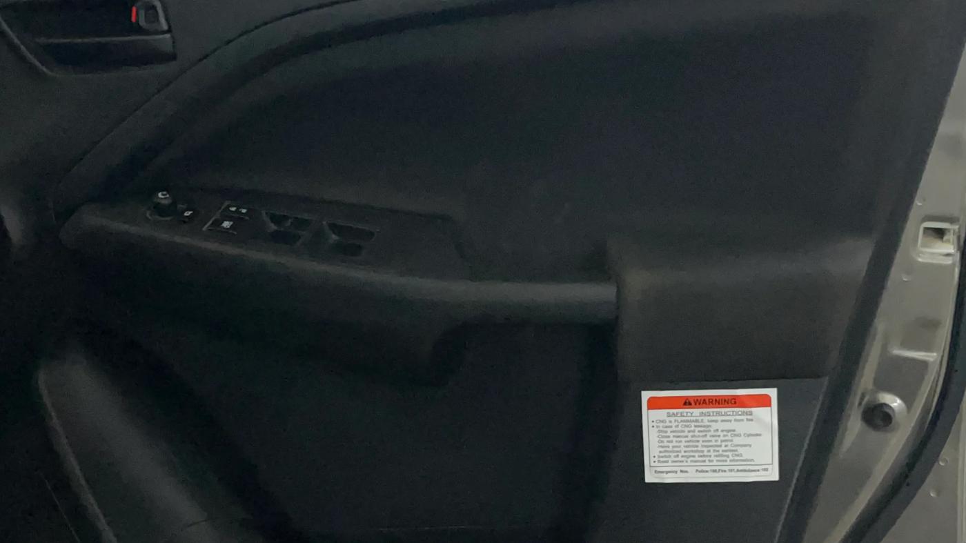 2023 Maruti BREZZA VXI S-CNG, CNG, Manual, 26,756 km, Driver Side Door Panels Control