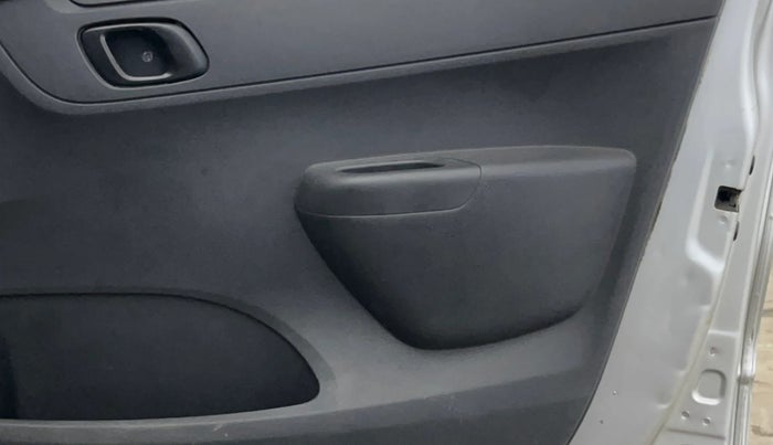 2016 Renault Kwid RXT 0.8, Petrol, Manual, 55,885 km, Driver Side Door Panels Control