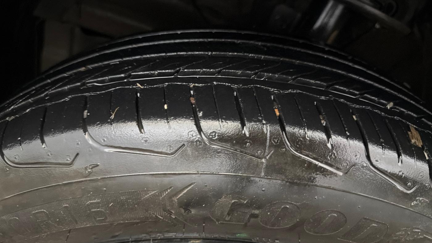 2025 Maruti FRONX DELTA PLUS 1.2L AGS, Petrol, Automatic, 23,439 km, Left Front Tyre Tread